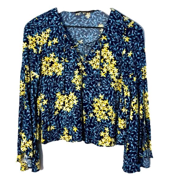 Zara Smocked Crop Swing Bell Sleeve Lace Up Blouse Women’s XS Blue yellow Floral - Picture 2 of 10